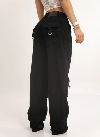 Jean cargo Aiki negro
