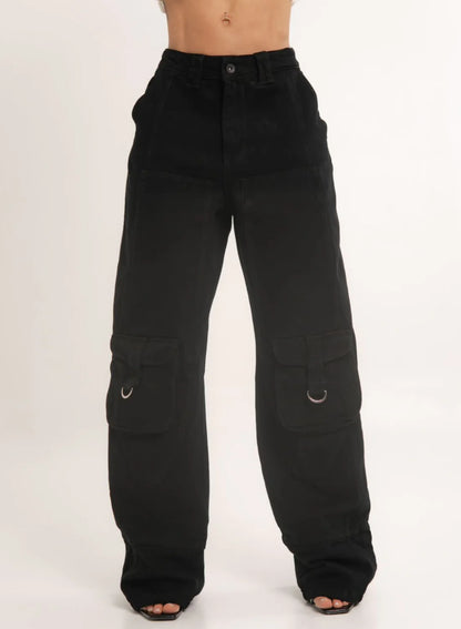 Jean cargo Aiki negro