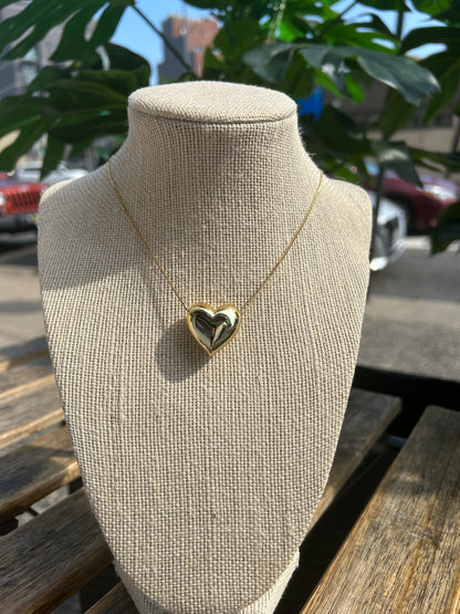 Collar corazón dorado